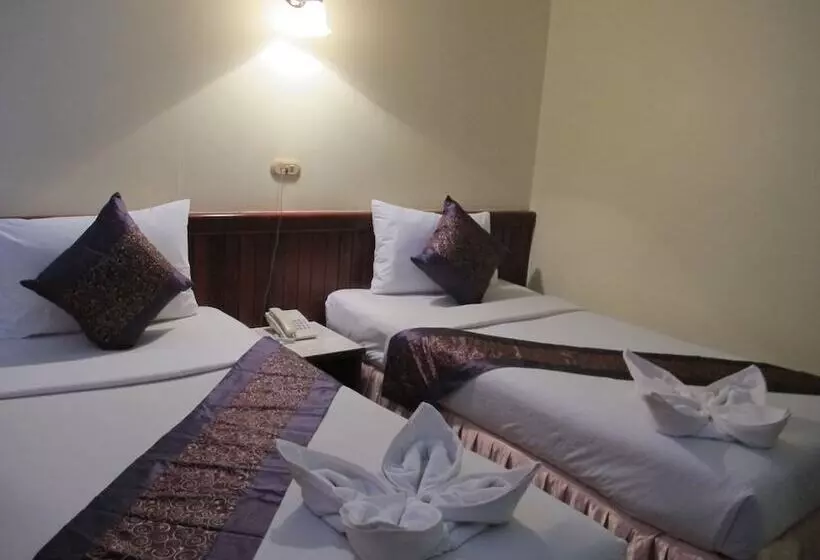 호텔 Chumphon Palace