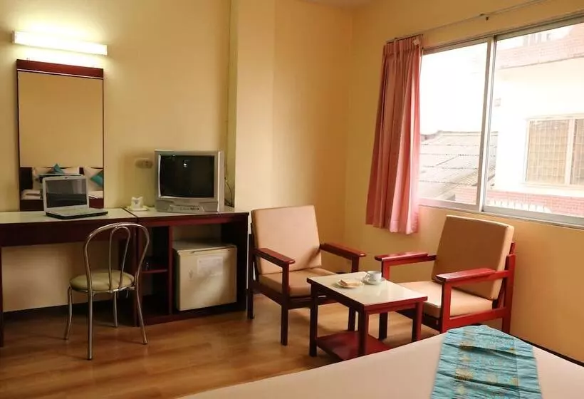 호텔 Chumphon Palace