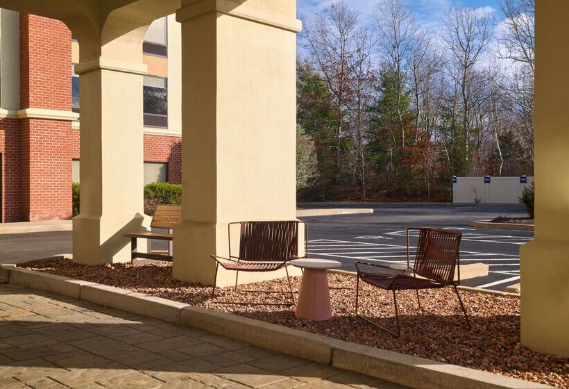 בית מלון כפרי Hampton Inn & Suites Providence/smithfield