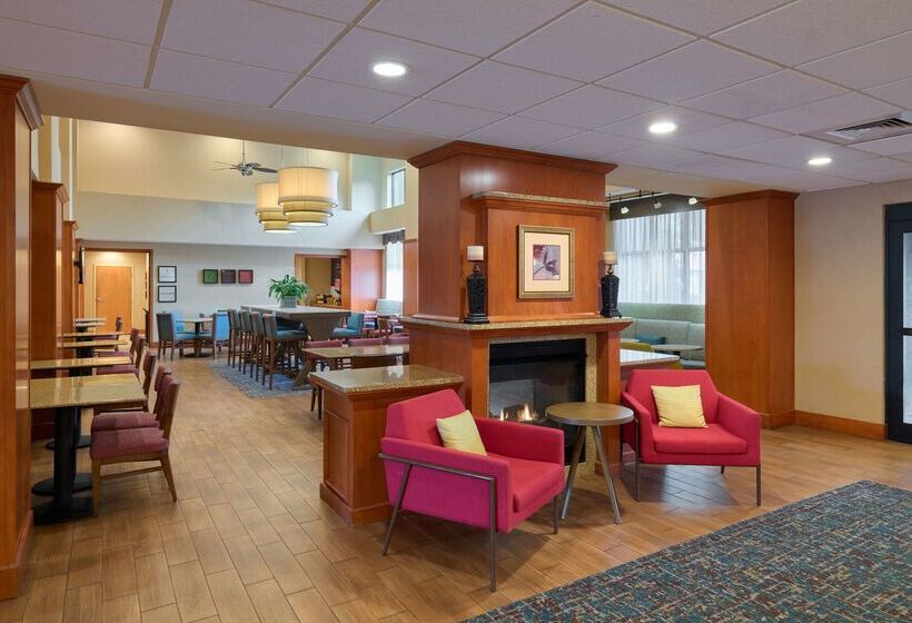 בית מלון כפרי Hampton Inn & Suites Providence/smithfield
