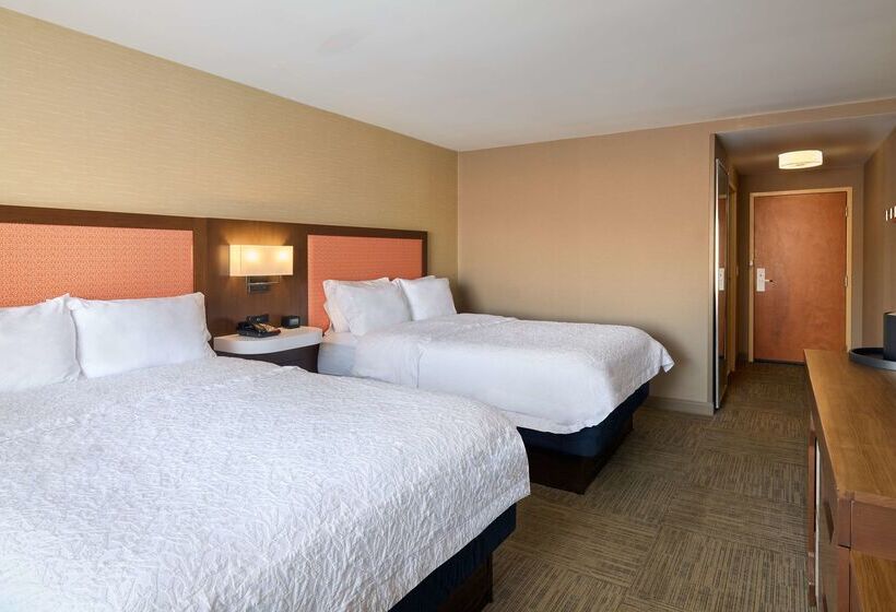 בית מלון כפרי Hampton Inn & Suites Providence/smithfield