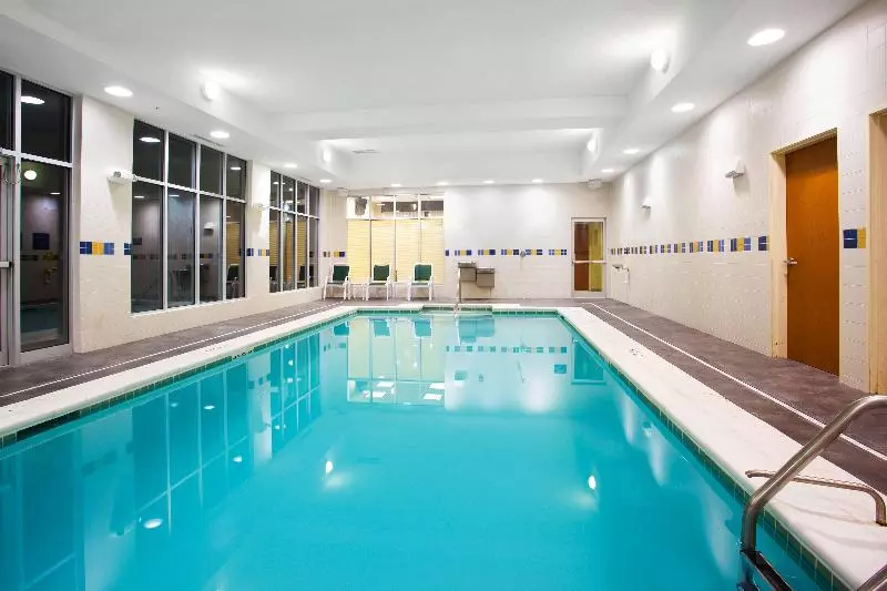 בית מלון כפרי Holiday Inn Aurora North   Naperville, An Ihg