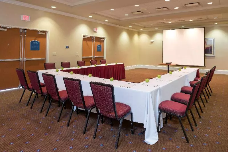בית מלון כפרי Holiday Inn Aurora North   Naperville, An Ihg