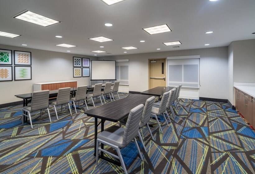 Holiday Inn Express Hotel & Suites Talladega, An Ihg
