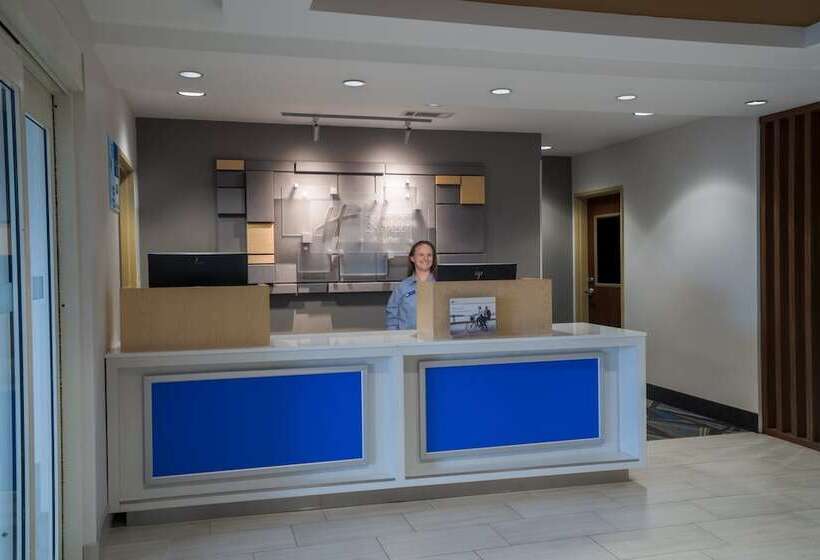 Holiday Inn Express Hotel & Suites Talladega, An Ihg