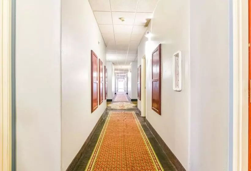 호텔 Oyo Townhouse Oklahoma City Airport