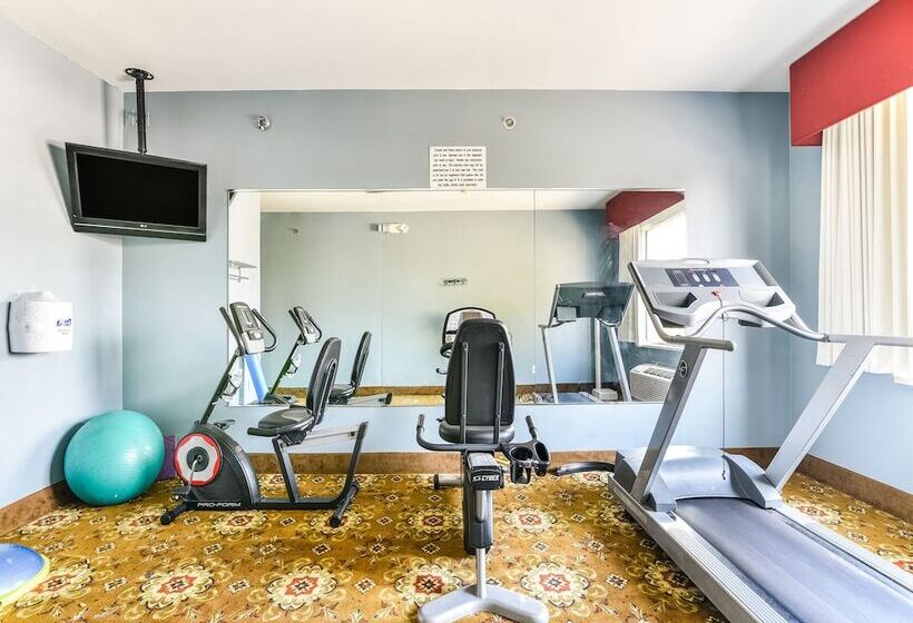 בית מלון כפרי Oyo Townhouse Oklahoma City Airport