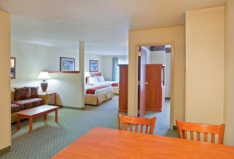 Triple Play Resort Hotel & Suites
