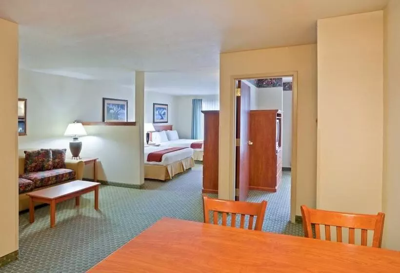 Triple Play Resort Hotel & Suites