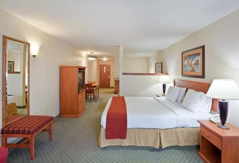 Triple Play Resort Hotel & Suites