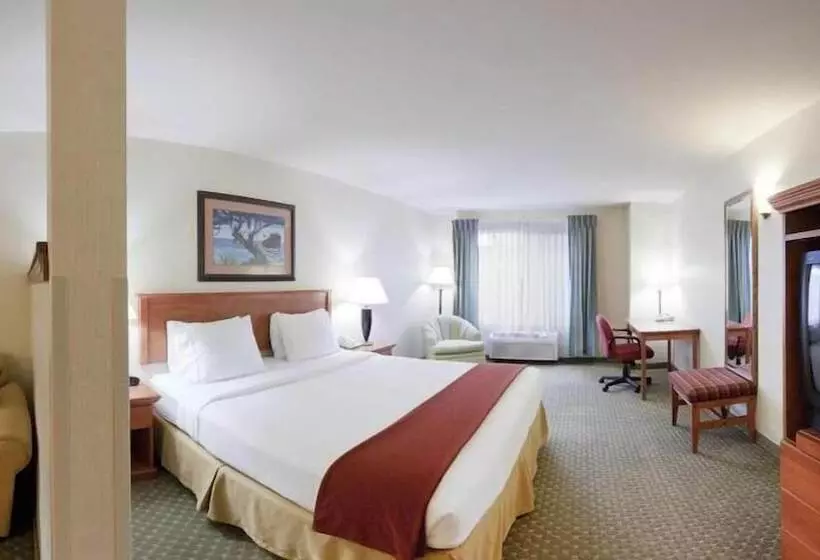 Triple Play Resort Hotel & Suites