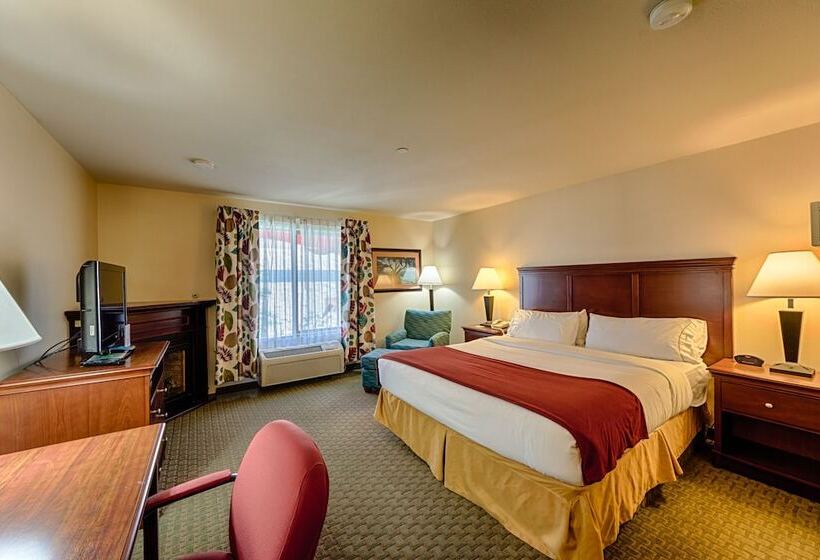 Triple Play Resort Hotel & Suites