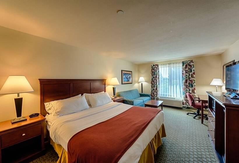 Triple Play Resort Hotel & Suites