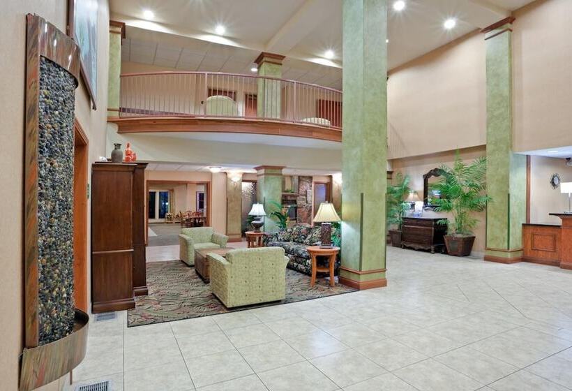 Triple Play Resort Hotel & Suites