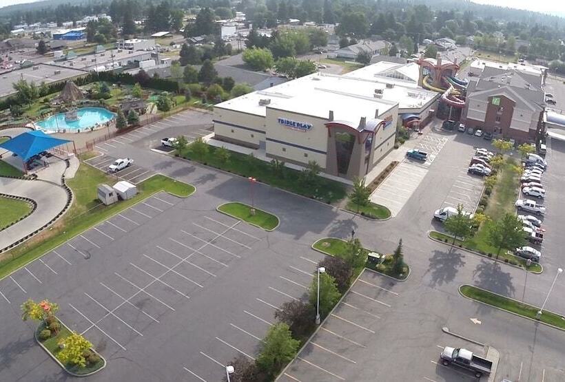 Triple Play Resort Hotel & Suites