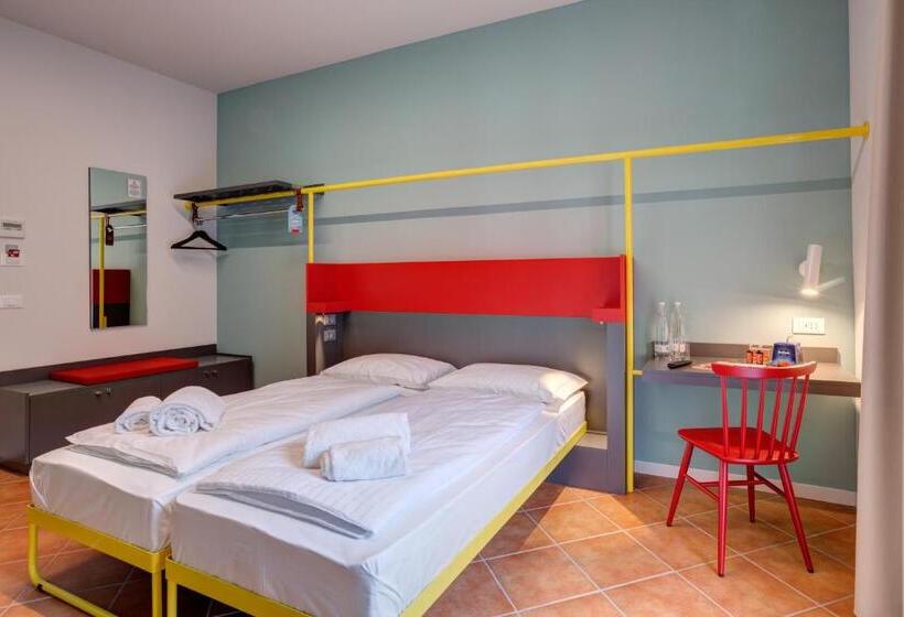 住所 Meininger Milano Garibaldi