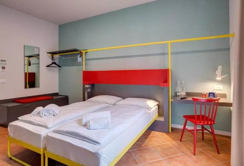 住所  Meininger Milano Garibaldi