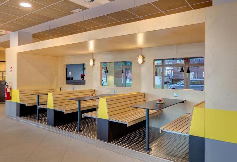 住所 Meininger Milano Garibaldi