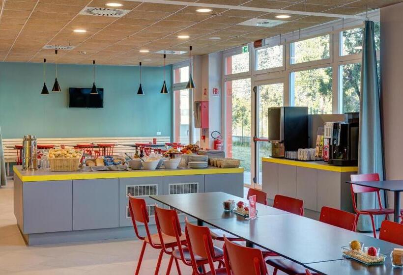 住所 Meininger Milano Garibaldi