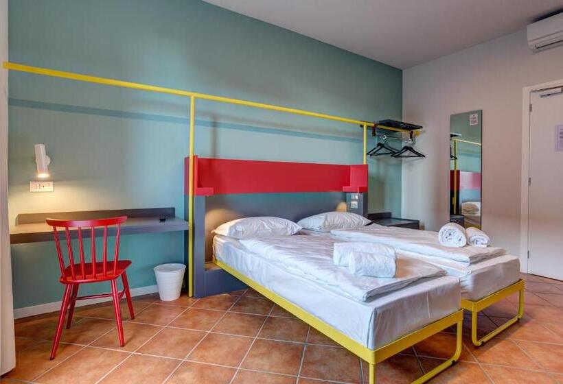 住所 Meininger Milano Garibaldi