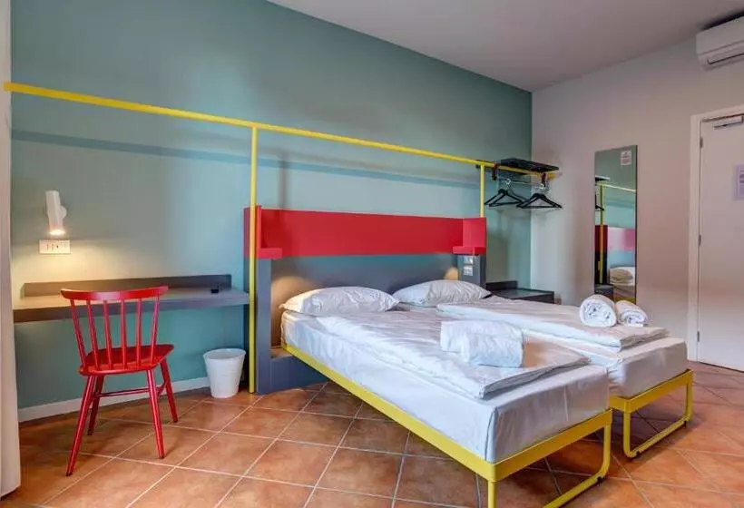 住所  Meininger Milano Garibaldi