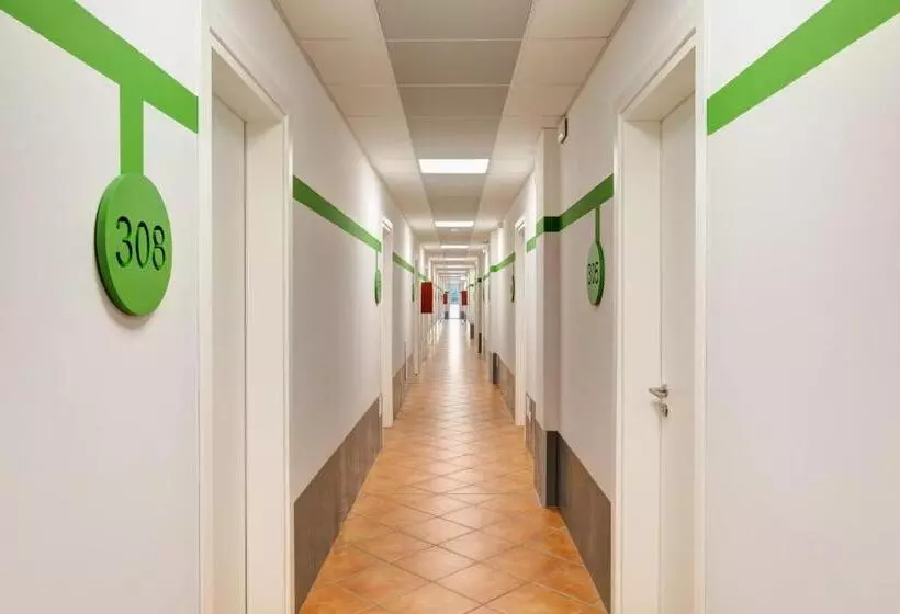 住所  Meininger Milano Garibaldi