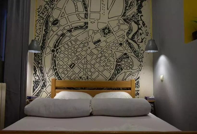 Envoy Hostel & Tours