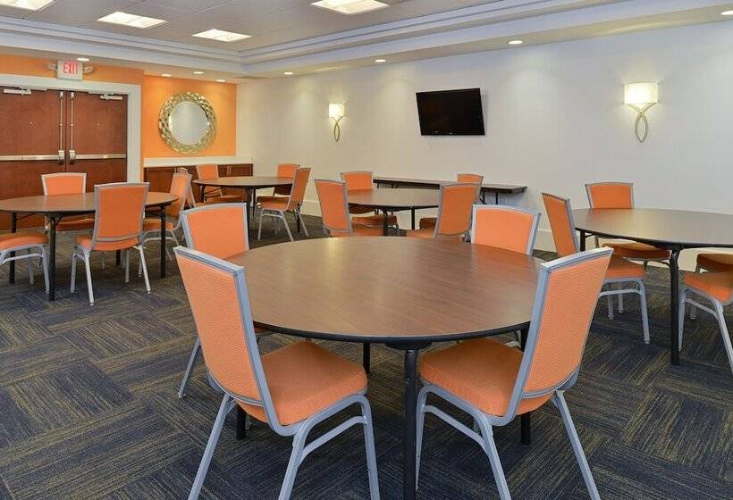 Holiday Inn Express Hotel & Suites Terre Haute, An Ihg
