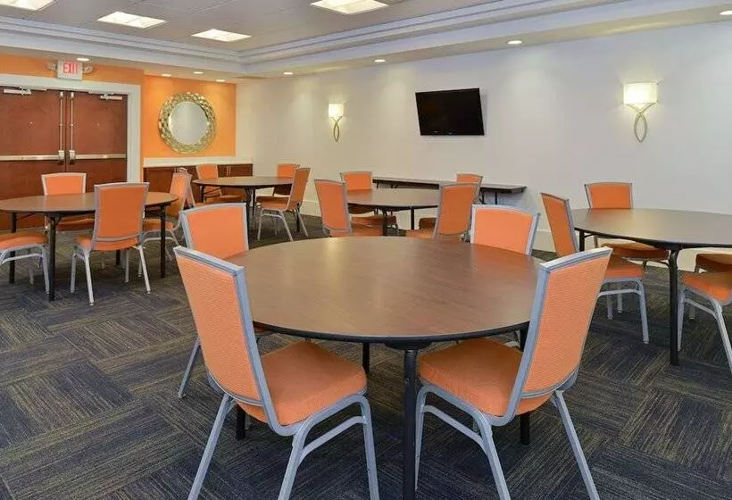 Holiday Inn Express Hotel & Suites Terre Haute, An Ihg