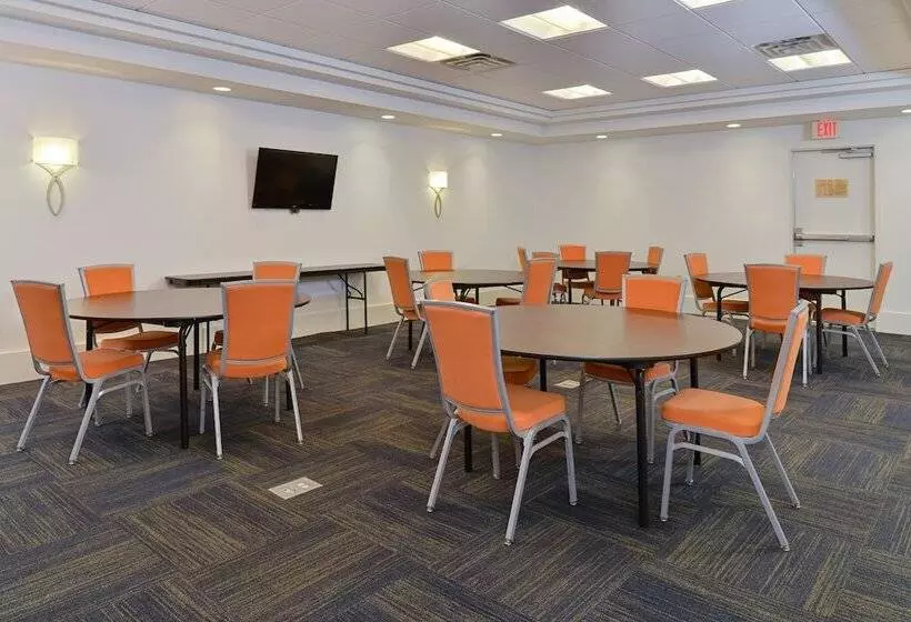 Holiday Inn Express Hotel & Suites Terre Haute, An Ihg