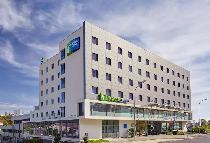 호텔 Holiday Inn Express Lisbon Alfragide, An Ihg