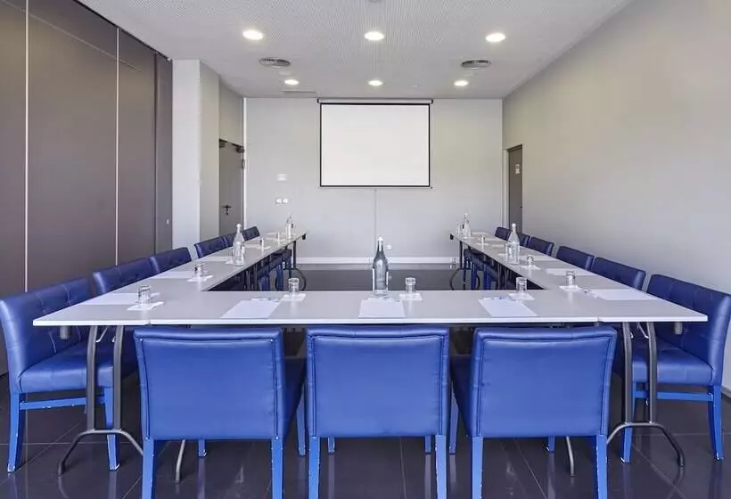 호텔 Holiday Inn Express Lisbon Alfragide, An Ihg