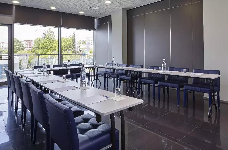 호텔 Holiday Inn Express Lisbon Alfragide, An Ihg