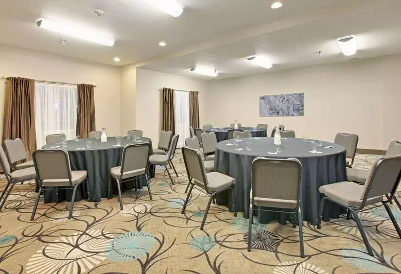 בית מלון כפרי Holiday Inn Express Monticello, An Ihg