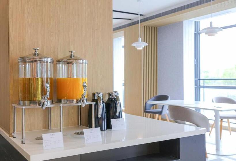 호텔 Holiday Inn Express Shanghai Pudong Airport, An Ihg