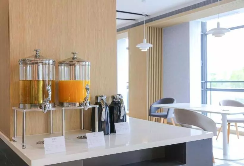 호텔 Holiday Inn Express Shanghai Pudong Airport, An Ihg