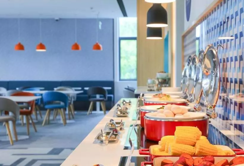 호텔 Holiday Inn Express Shanghai Pudong Airport, An Ihg