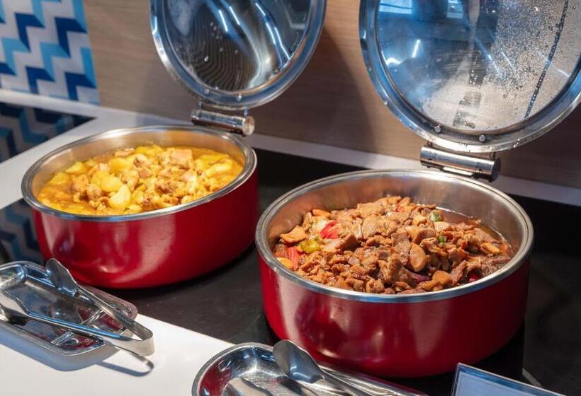 호텔 Holiday Inn Express Shanghai Pudong Airport, An Ihg