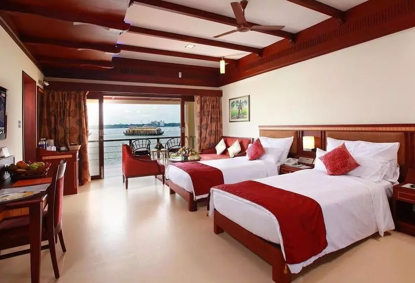 هتل Sterling Lake Palace Alleppey