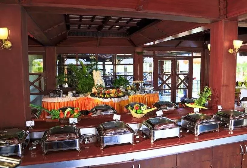 هتل Sterling Lake Palace Alleppey