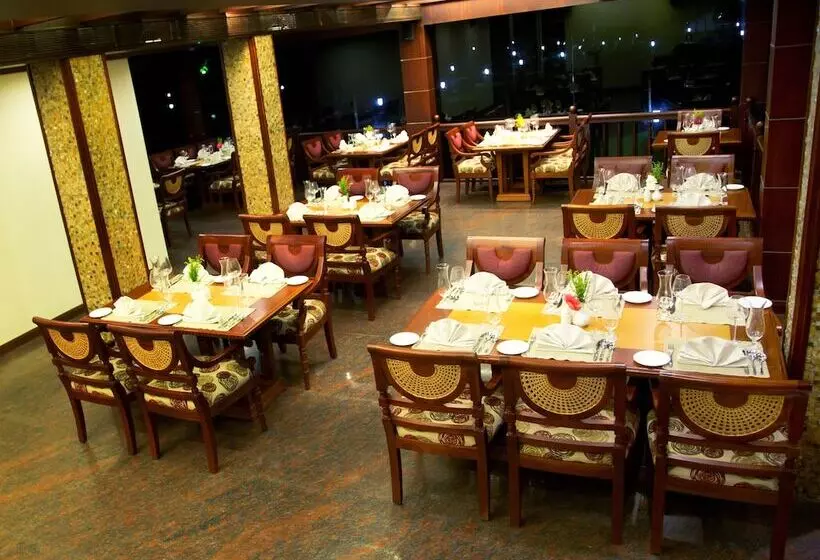 هتل Sterling Lake Palace Alleppey