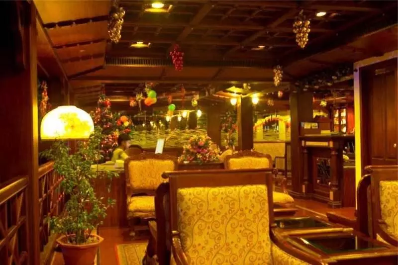 هتل Sterling Lake Palace Alleppey