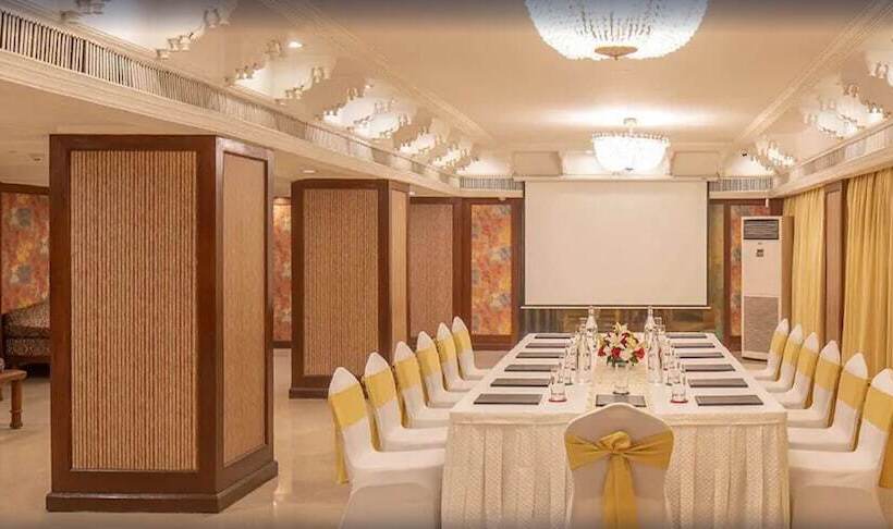 فندق Taj Nadesar Palace