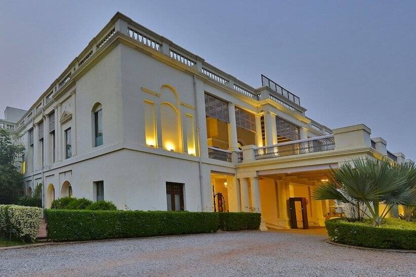 فندق Taj Nadesar Palace