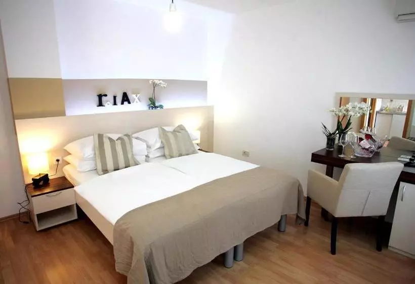 Rooms & Apartments Henrik