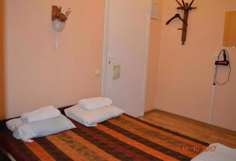 هاستل Central Park Rooms