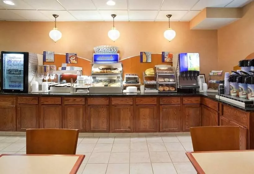 Holiday Inn Express Hotel & Suites Cleveland Streetsboro By Ihg