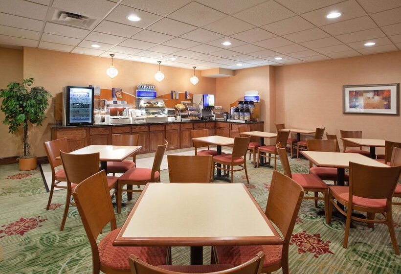 Holiday Inn Express Hotel & Suites Cleveland Streetsboro By Ihg