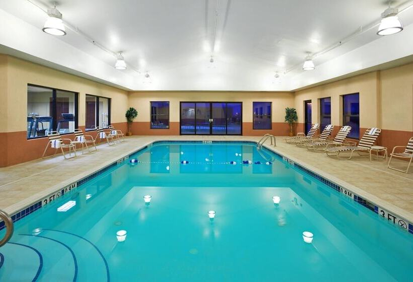 Holiday Inn Express Hotel & Suites Cleveland Streetsboro By Ihg