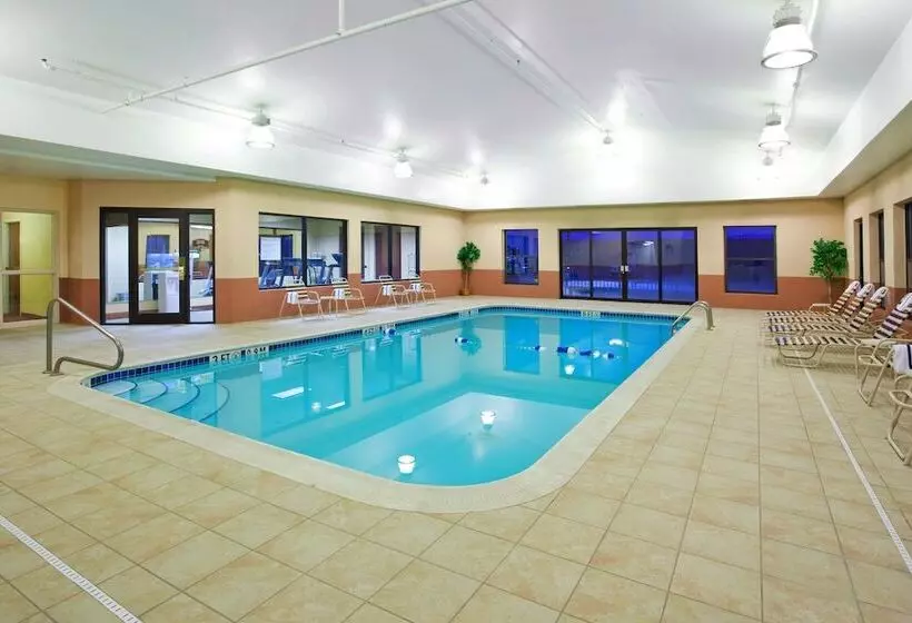 Holiday Inn Express Hotel & Suites Cleveland Streetsboro By Ihg